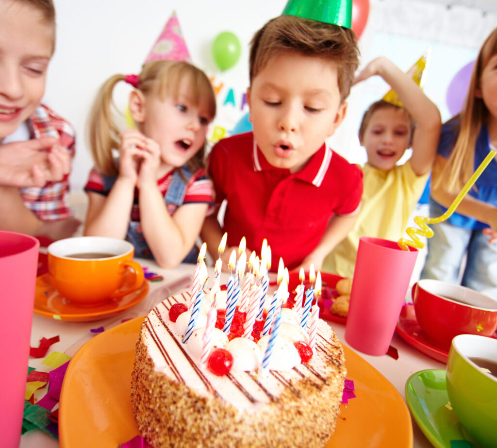Kindergeburtstag feiern grundlegende Tipps Ablauf und Spiele